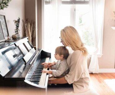 Gemeinsam musizieren hilft dem Gehirn deines Kindes!